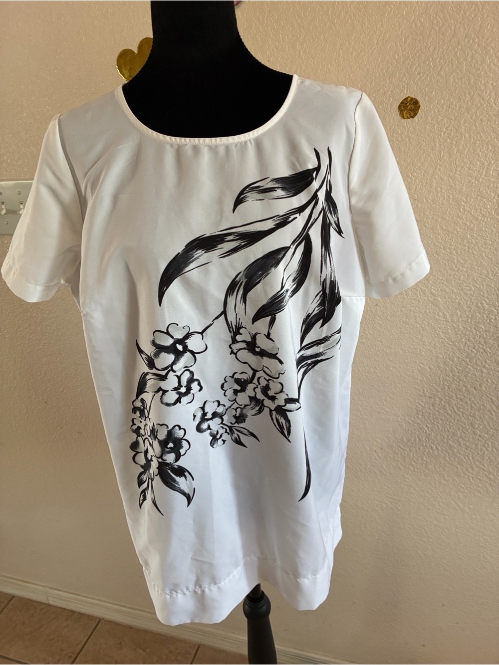 White Floral Print Short-Sleeve Women’s Top